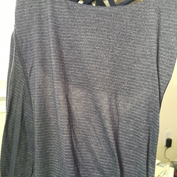 Lululemon top size 2 - Picture 8 of 8